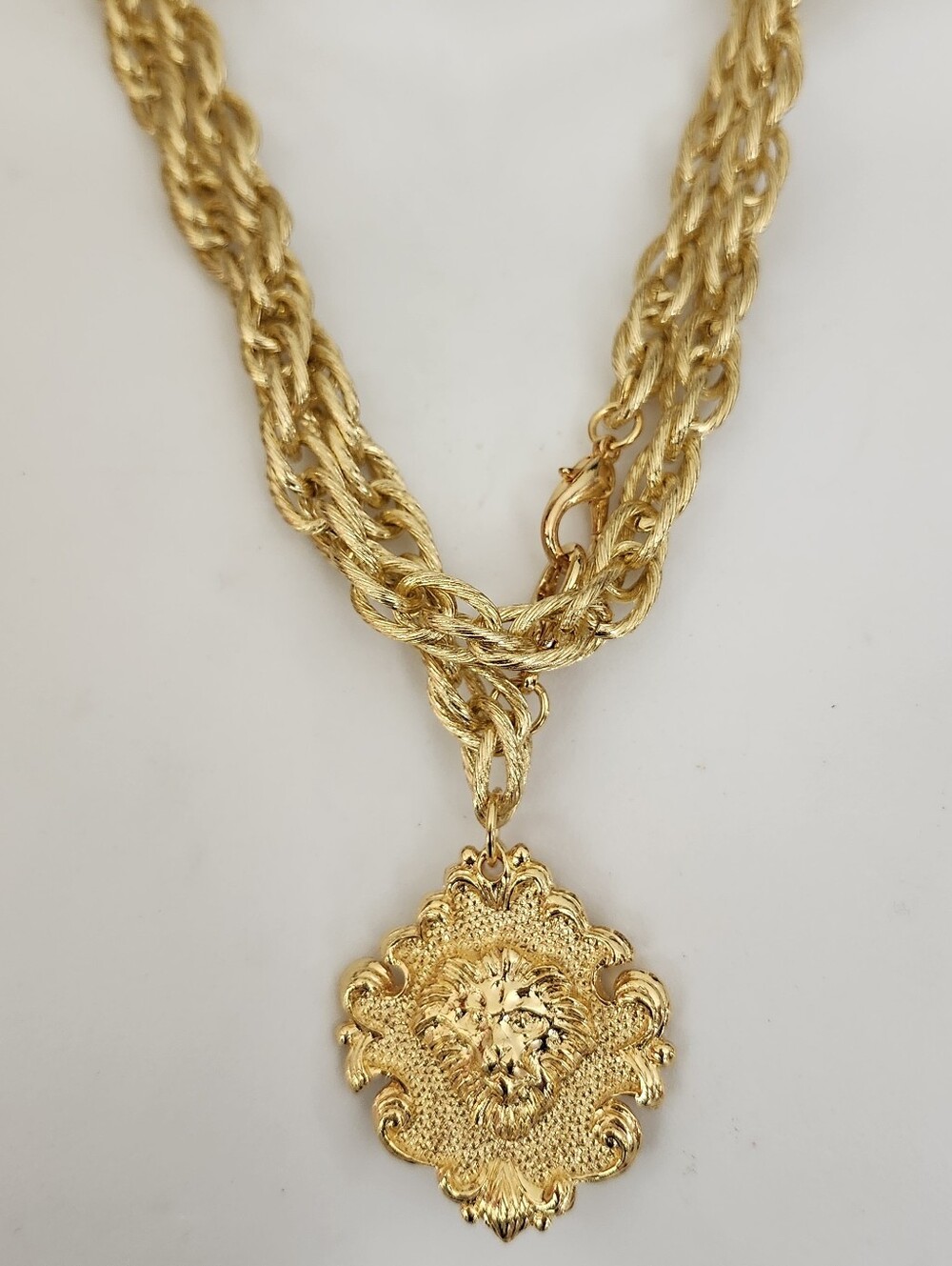 Vtg Avon Gold-Tone Chunky Lion Medallion Pendant Necklace/ Convertible Belt
